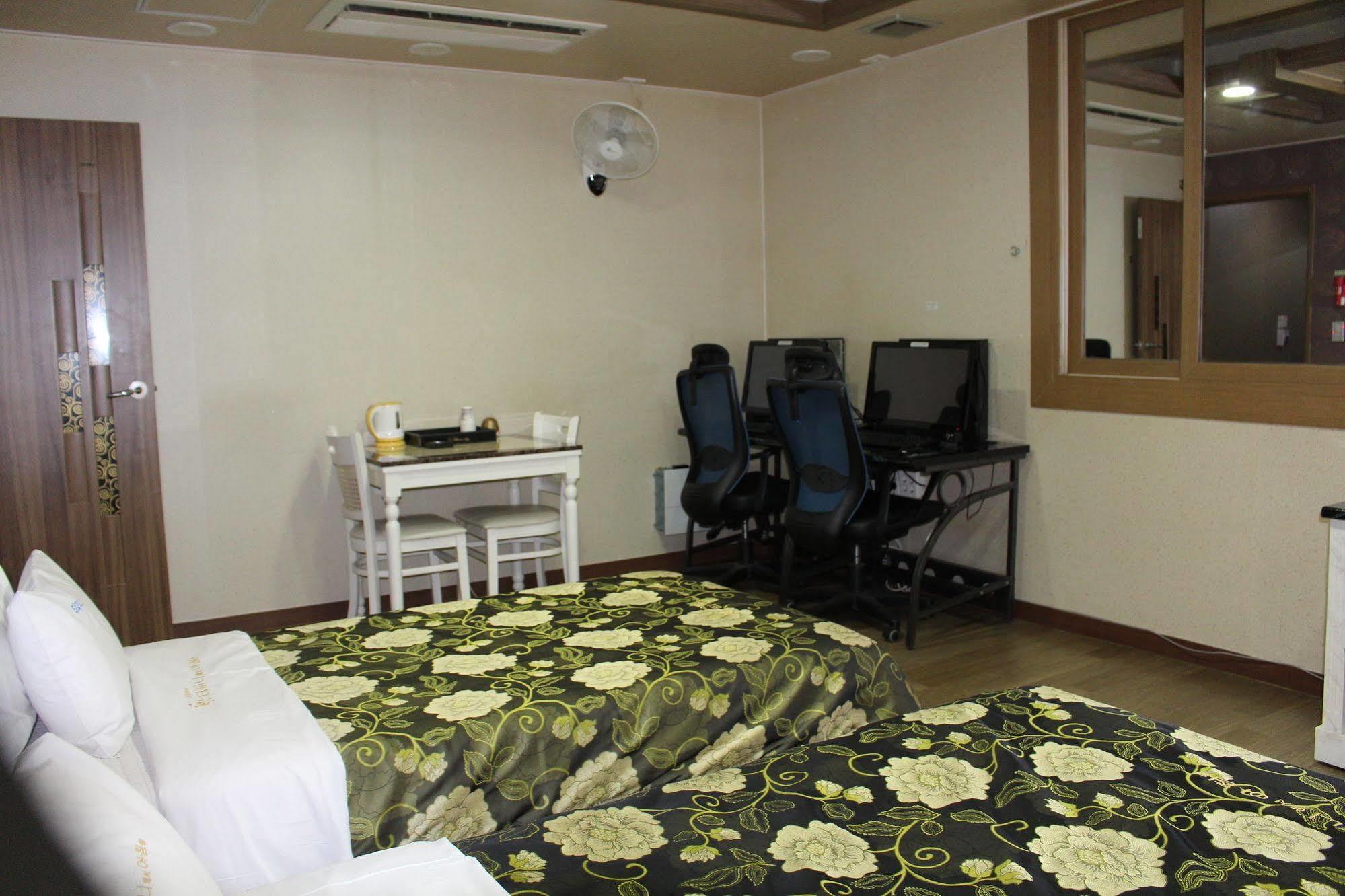 Tiffany Motel Мокпо Экстерьер фото
