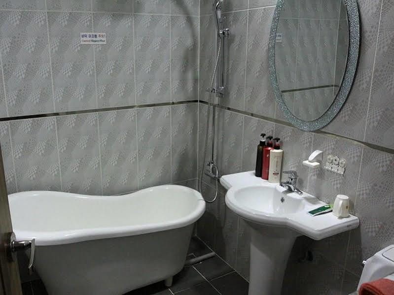 Tiffany Motel Мокпо Экстерьер фото