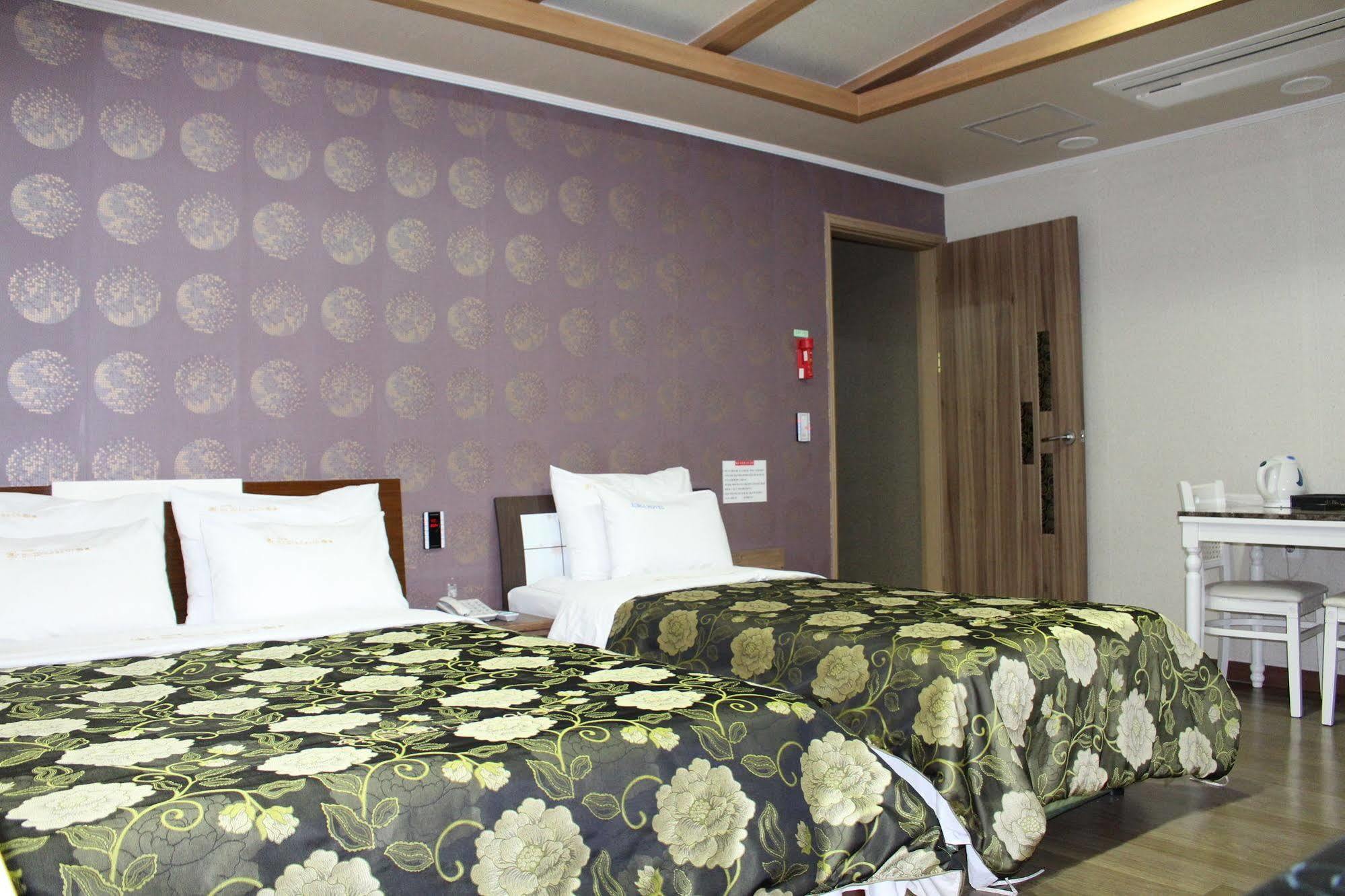 Tiffany Motel Мокпо Экстерьер фото