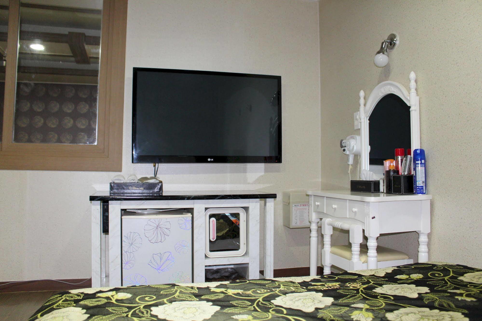 Tiffany Motel Мокпо Экстерьер фото