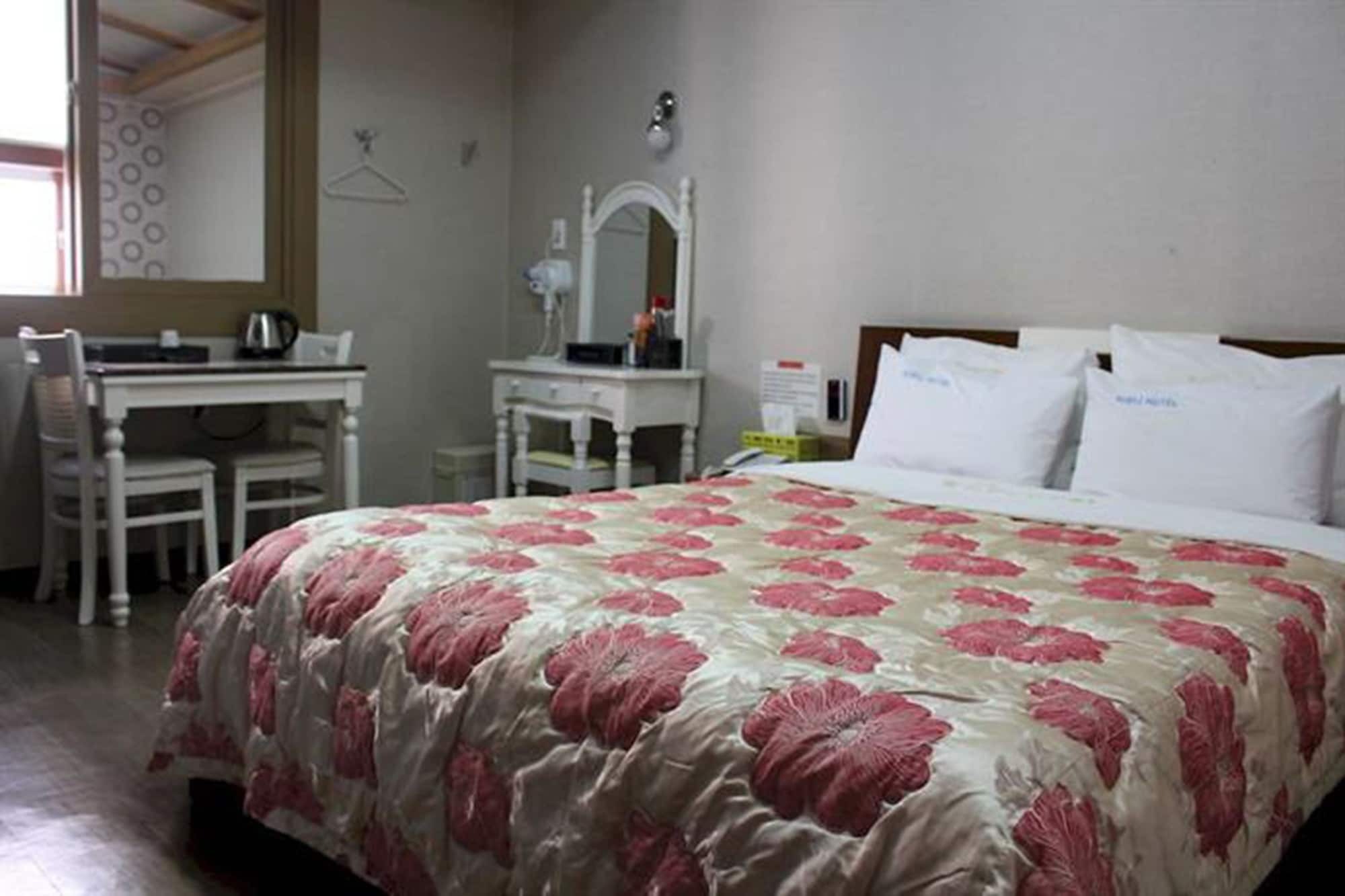 Tiffany Motel Мокпо Экстерьер фото